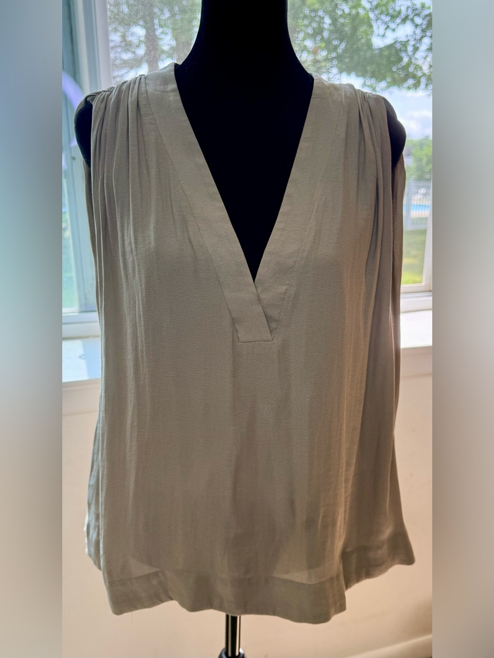 Free People Darcy Super V Tank Sleeveless flowy boho Blouse taupe flattering Sm